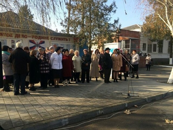 �������