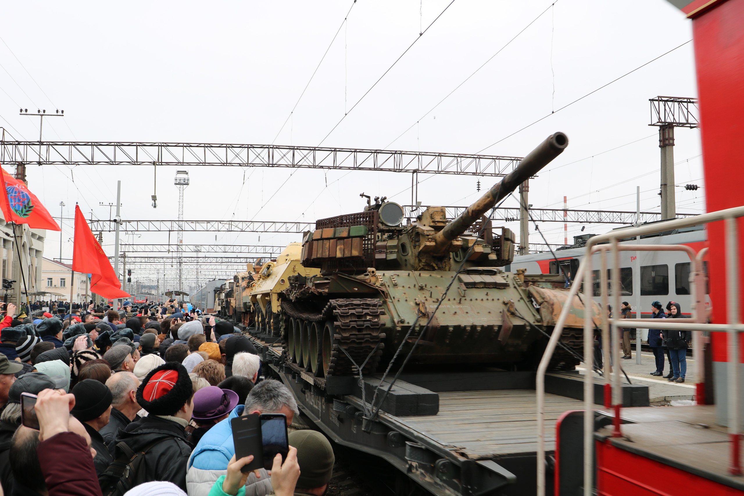 �������