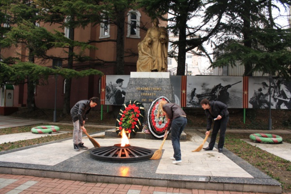 �������