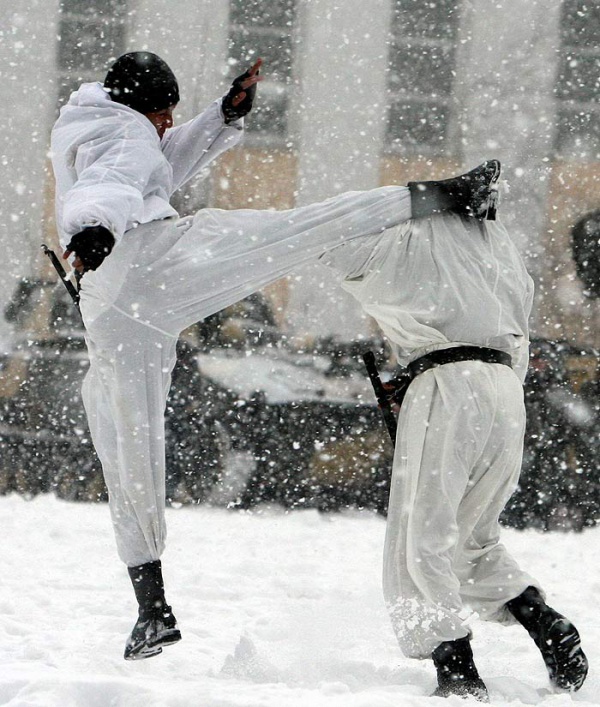 �������